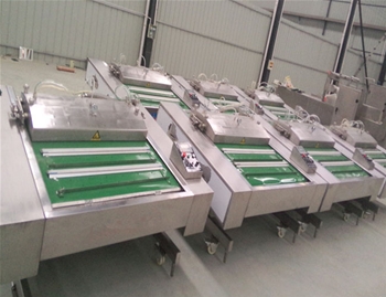 滾動雙封條真空包裝機使用現場