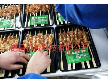 貼體真空包裝機使用現場