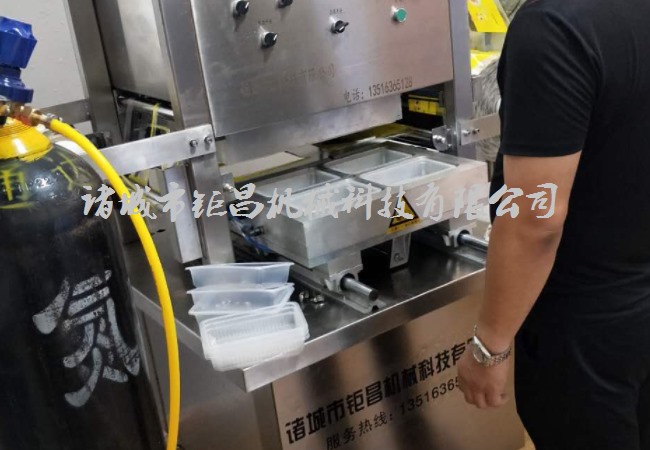 青島鴨貨熟食盒式包裝機